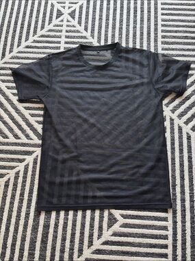 Men's Black Short-Sleeve Mesh Athletic Tee